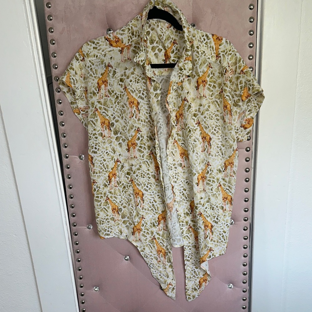 Jane + Delancey Animal Print Giraffe Blouse Tie Bottom